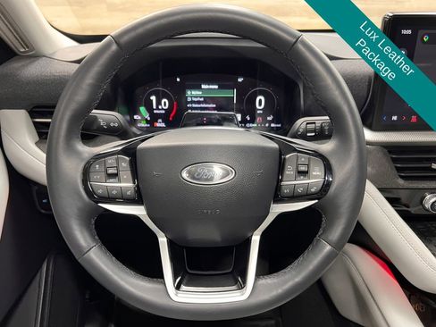 Used 2025 Ford Explorer Platinum w/ Ultimate Package image 2