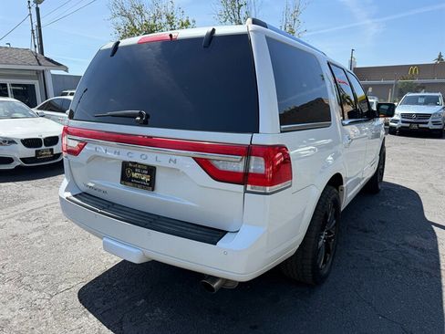 Used 2017 Lincoln Navigator Select AWD/4WD image 5