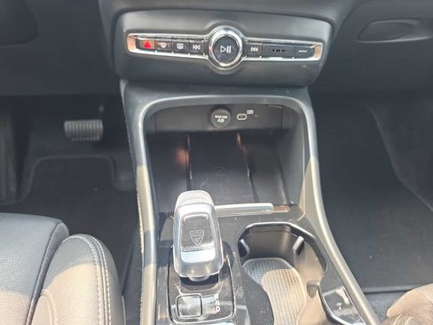 Used 2024 Volvo XC40 B5 Plus w/ Climate Package AWD/4WD image 24