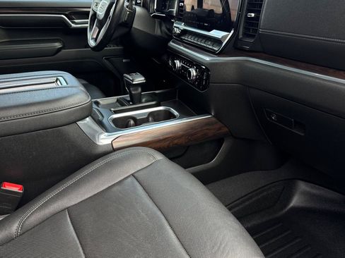 Used 2022 GMC Sierra 1500 SLT w/ SLT Convenience Package image 17