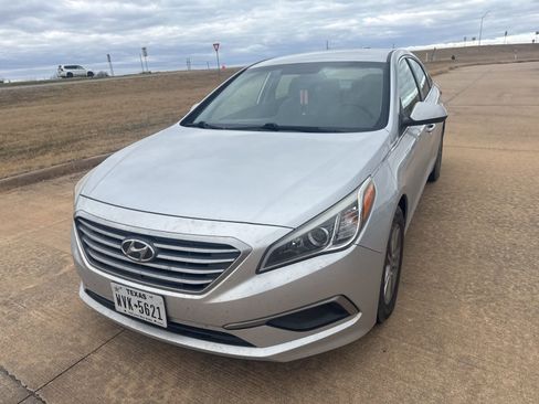 Used 2017 Hyundai Sonata SE image 3