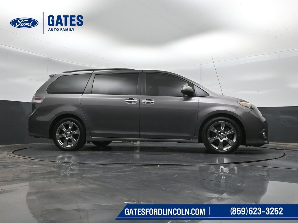 Used 2014 Toyota Sienna SE FWD image 37