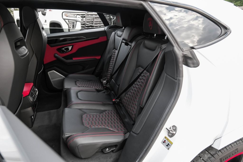 Used 2022 Lamborghini Urus AWD/4WD image 49