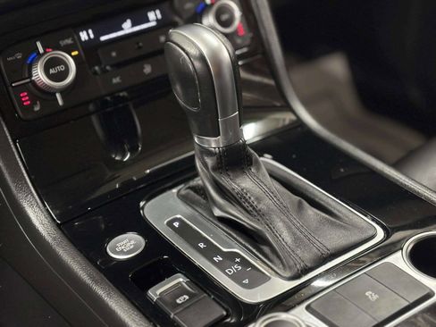 Used 2016 Volkswagen Touareg VR6 image 32