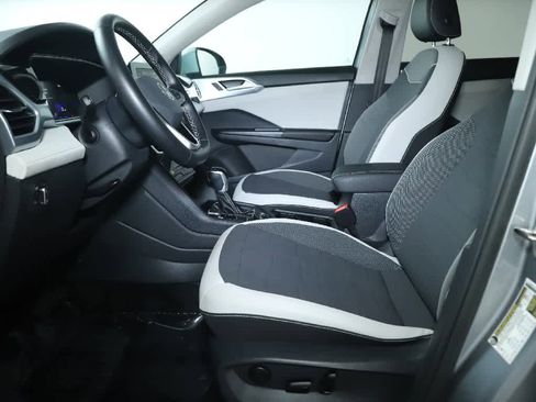 Used 2025 Volkswagen Taos SE w/ Panoramic Sunroof Package AWD/4WD image 20