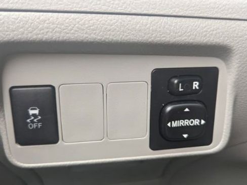 Used 2012 Toyota Corolla LE image 28