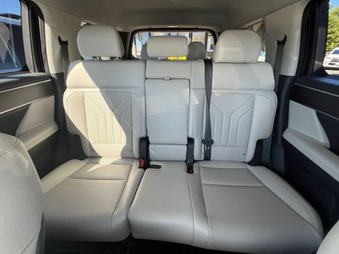 Used 2025 Hyundai Santa Fe SEL FWD image 40