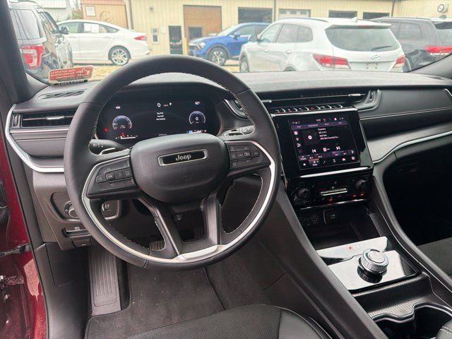 Used 2024 Jeep Grand Cherokee L Altitude AWD/4WD image 9