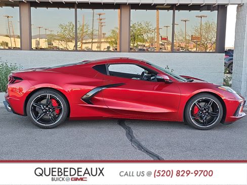 Used 2021 Chevrolet Corvette 2LT w/ Engine Appearance Package image 12