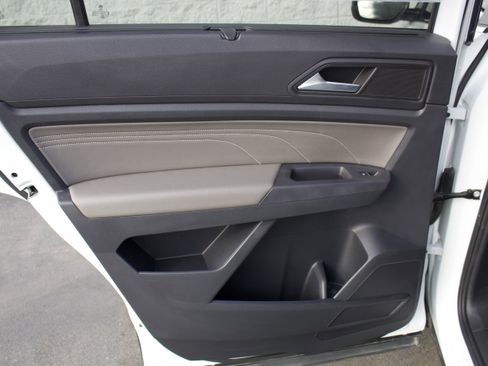 Used 2021 Volkswagen Atlas SE image 24