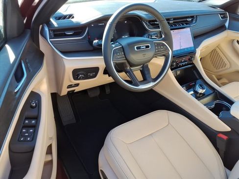 New 2025 Jeep Grand Cherokee Limited image 15