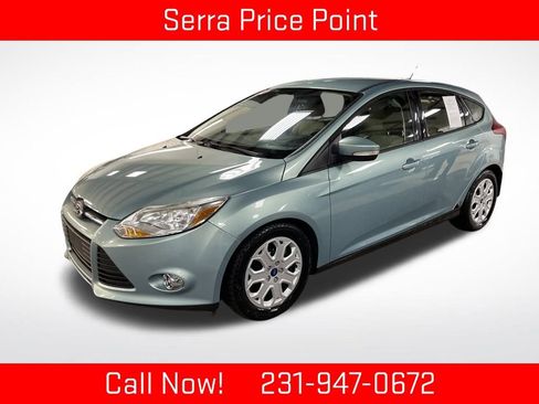 Used 2012 Ford Focus SE w/ SE Winter Pkg image 1