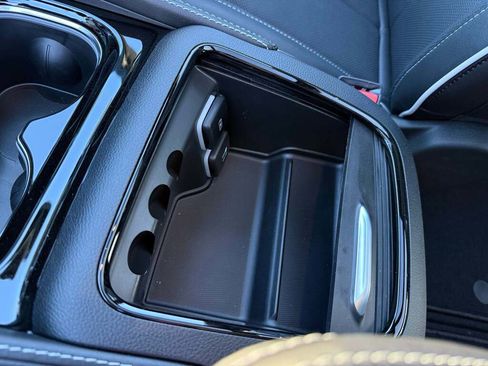 New 2026 Chrysler Pacifica Limited image 37