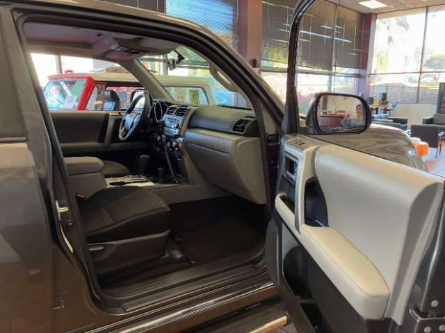Used 2011 Toyota 4Runner SR5 AWD/4WD image 29