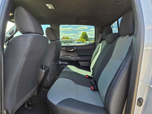 Used 2020 Toyota Tacoma TRD Off-Road AWD/4WD image 21