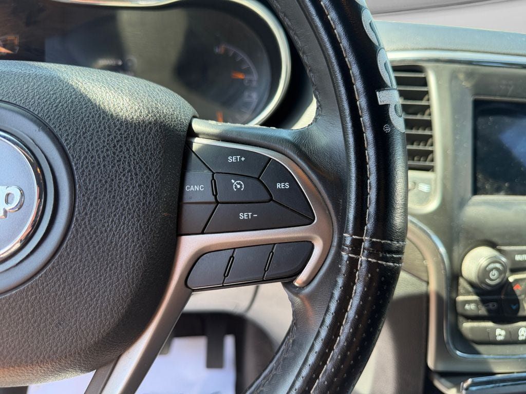 Used 2018 Jeep Grand Cherokee Laredo AWD/4WD image 34