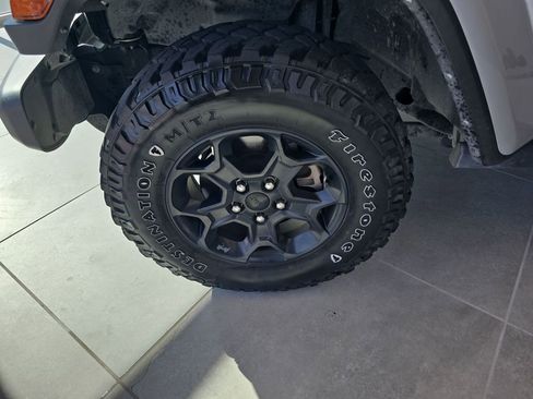 Used 2023 Jeep Gladiator Willys image 32