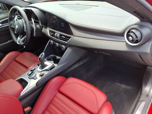 Used 2023 Alfa Romeo Giulia Veloce RWD image 11