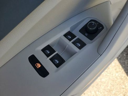 New 2026 Volkswagen Jetta SE FWD image 13