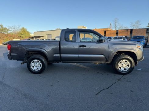 Used 2017 Toyota Tacoma SR image 6