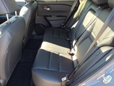 Used 2025 Nissan Rogue SL w/ Tech Package image 12