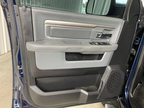 Used 2016 RAM 2500 SLT w/ Luxury Group AWD/4WD image 4