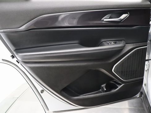 Used 2022 Jeep Grand Cherokee L Laredo image 38