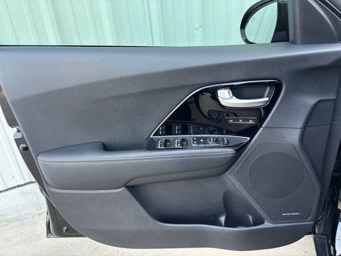 Used 2018 Kia Niro Touring image 13
