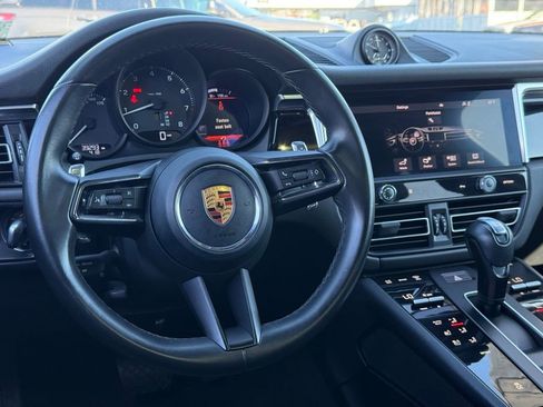Used 2022 Porsche Macan w/ Premium Package Plus image 31