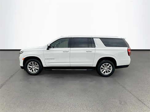 Used 2023 Chevrolet Suburban Premier image 4