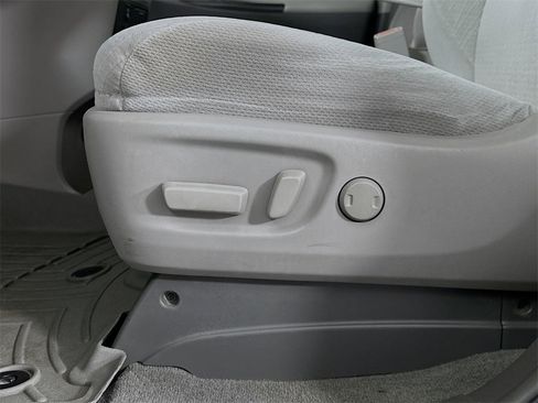 Used 2015 Toyota Sienna LE image 19