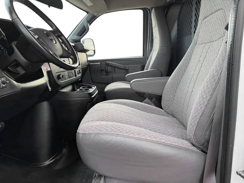 Used 2020 GMC Savana 3500 Extended w/ Driver Convenience Package RWD image 9