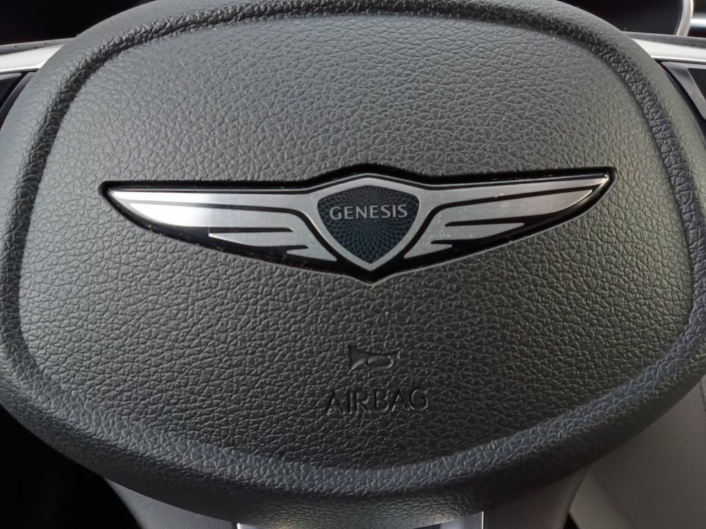Used 2025 Genesis G70 2.5T RWD image 5