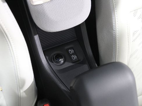 Certified 2025 MINI Cooper 4-Door Hardtop image 16