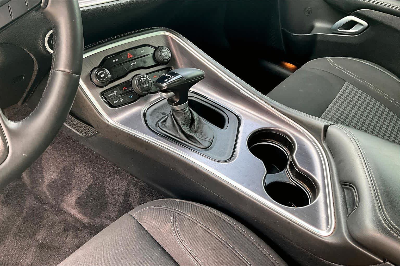 Used 2016 Dodge Challenger R/T RWD image 15