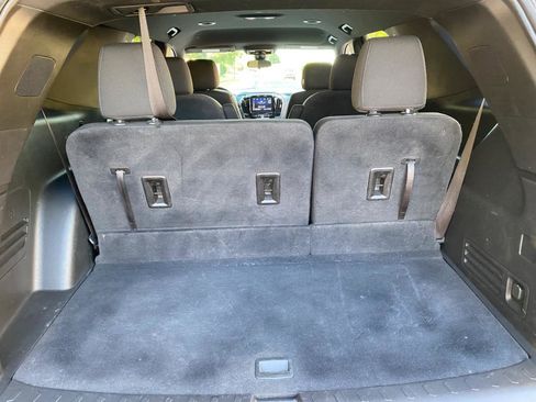 Used 2023 Chevrolet Traverse LT image 7