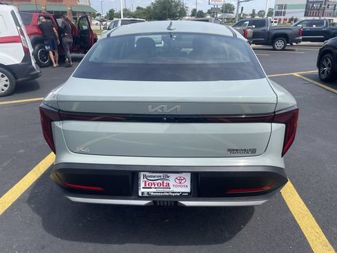 Used 2025 Kia K4 FWD image 32