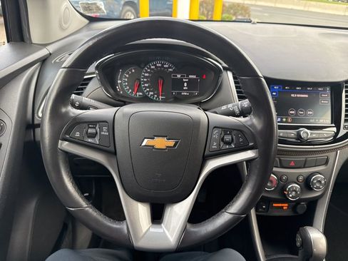 Used 2022 Chevrolet Trax LT w/ LT Convenience Package image 34