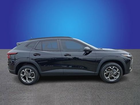 Used 2024 Chevrolet Trax LT FWD image 3