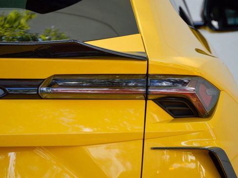 Used 2021 Lamborghini Urus Sport Utility 4D image 12
