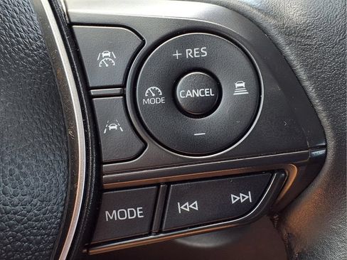 Used 2025 Toyota Corolla Cross XLE FWD image 23