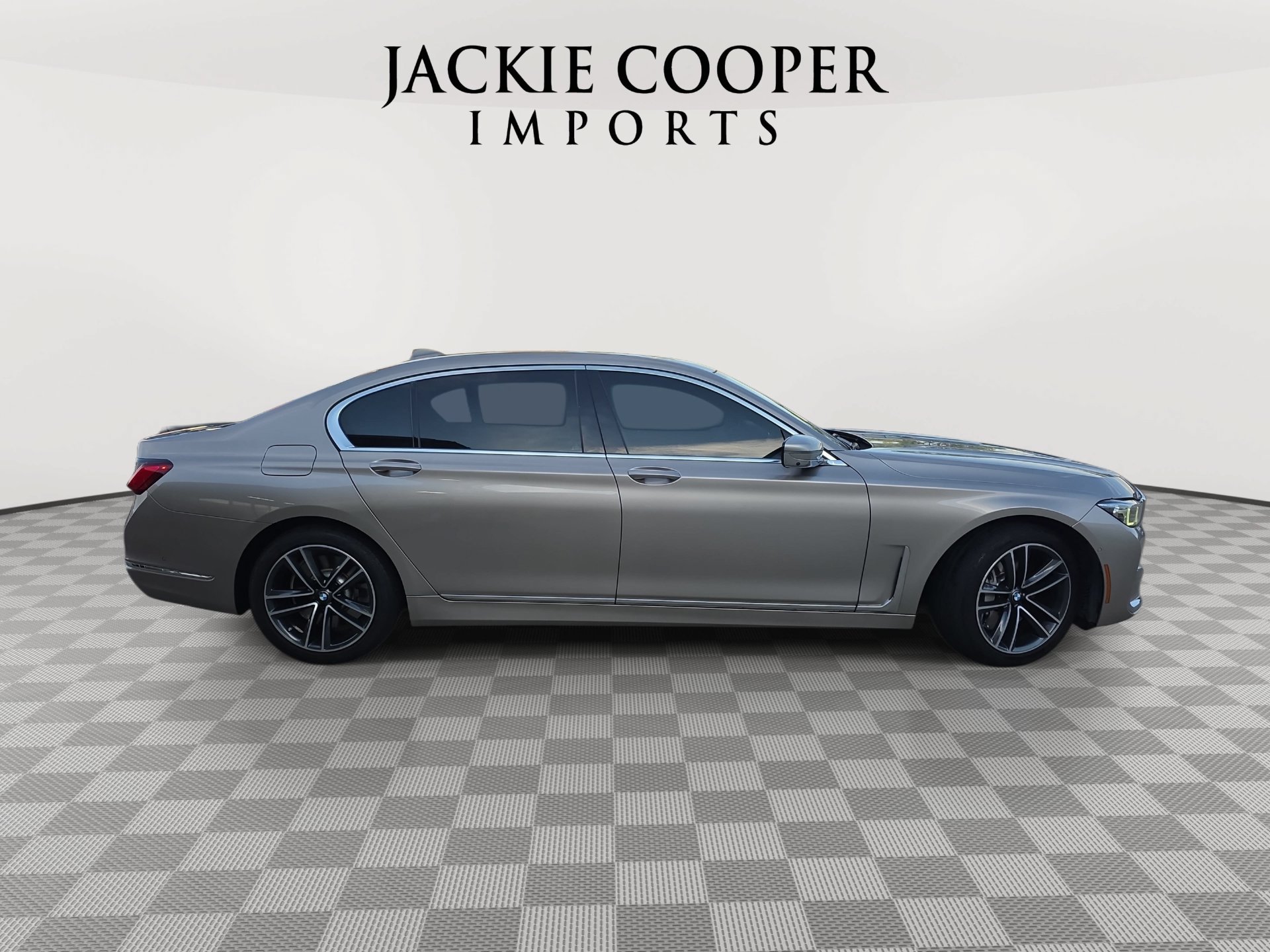 Used 2022 BMW 750i xDrive w/ Executive Package AWD/4WD image 4