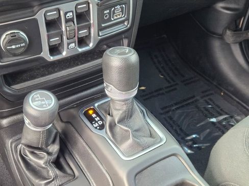 Used 2019 Jeep Wrangler Unlimited Sport S image 25