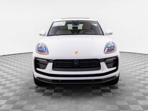 Certified 2025 Porsche Macan image 9
