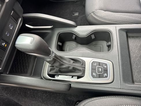 New 2026 Nissan Frontier SV w/ Tow Package image 16