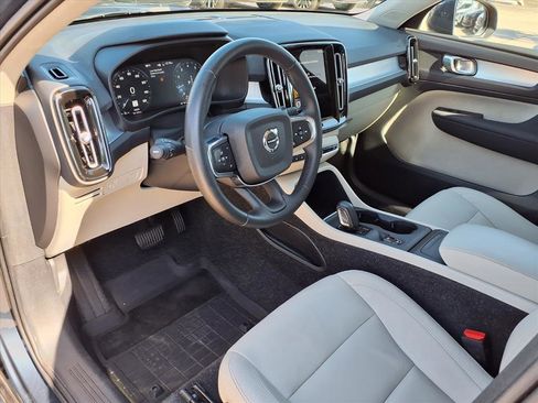 Used 2021 Volvo XC40 T4 Momentum w/ Protection Package Premier image 19