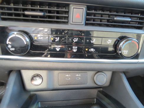 Used 2024 Nissan Rogue S FWD image 16