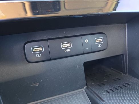 Certified 2023 Kia Carnival EX image 34