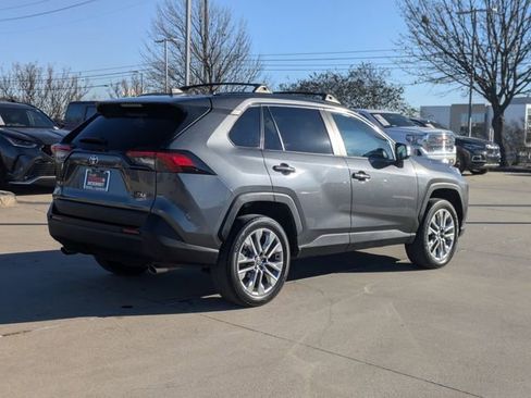 Used 2023 Toyota RAV4 XLE Premium image 6