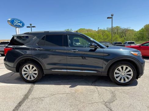 Used 2022 Ford Explorer Limited w/ Hybrid Equipment Group 310A AWD/4WD image 8